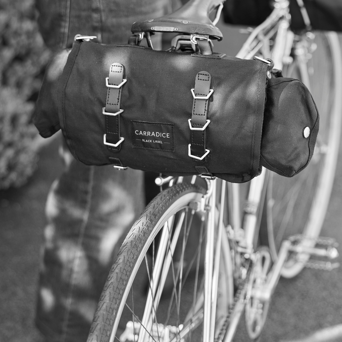 Black Label Barley Saddlebag | 9L | Carradice – Carradice - Innovative ...